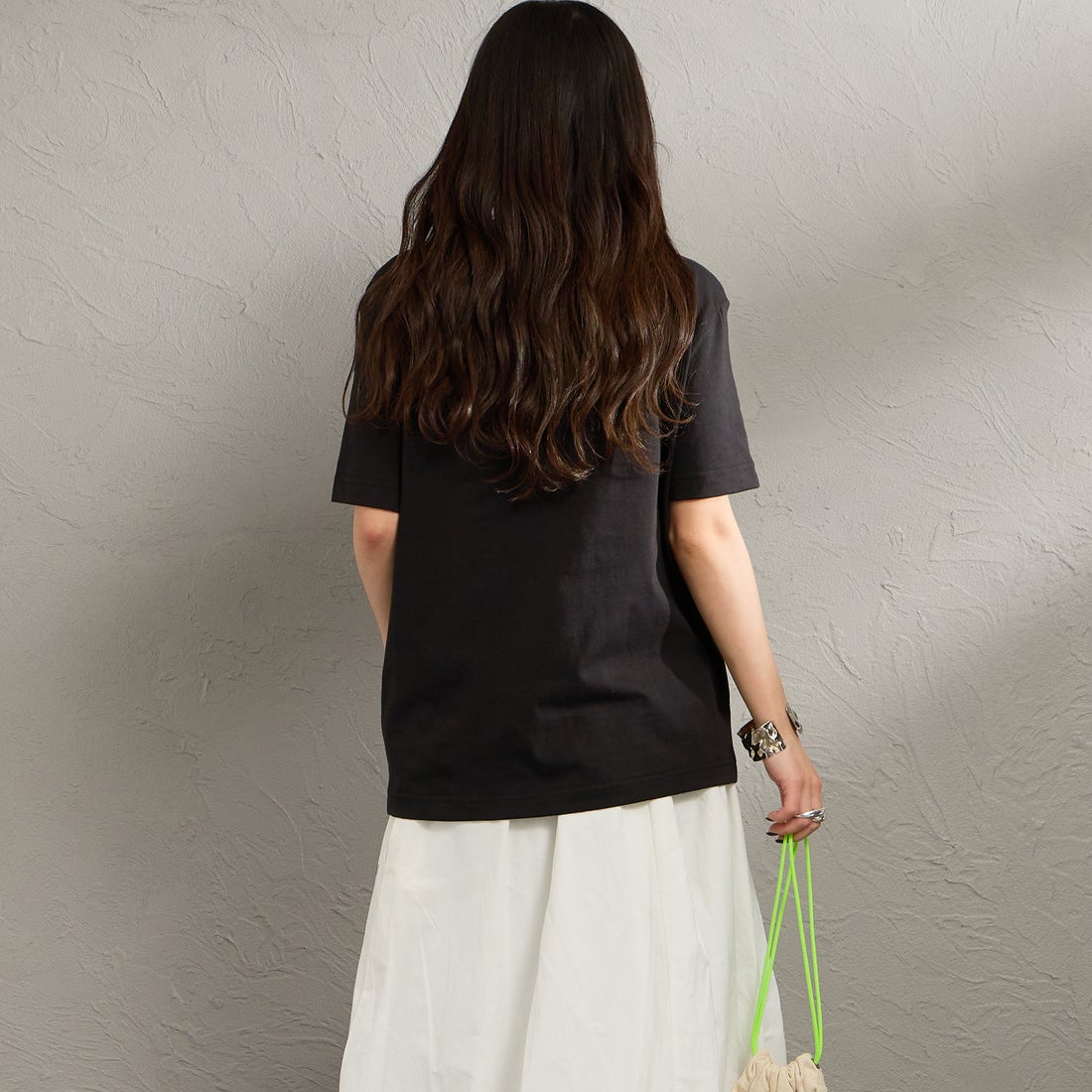 Calvin Klein [カルバンクライン] モノグラムクルーネックショートスリーブTシャツ [47B865G] UB1 &&モデル身長：150cm 着用サイズ：S&&