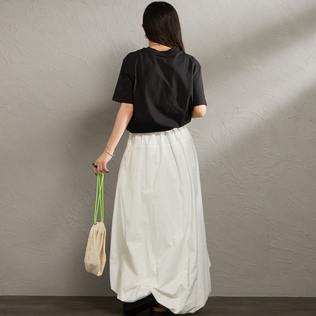 Calvin Klein [カルバンクライン] モノグラムクルーネックショートスリーブTシャツ [47B865G] UB1 &&モデル身長：150cm 着用サイズ：S&&