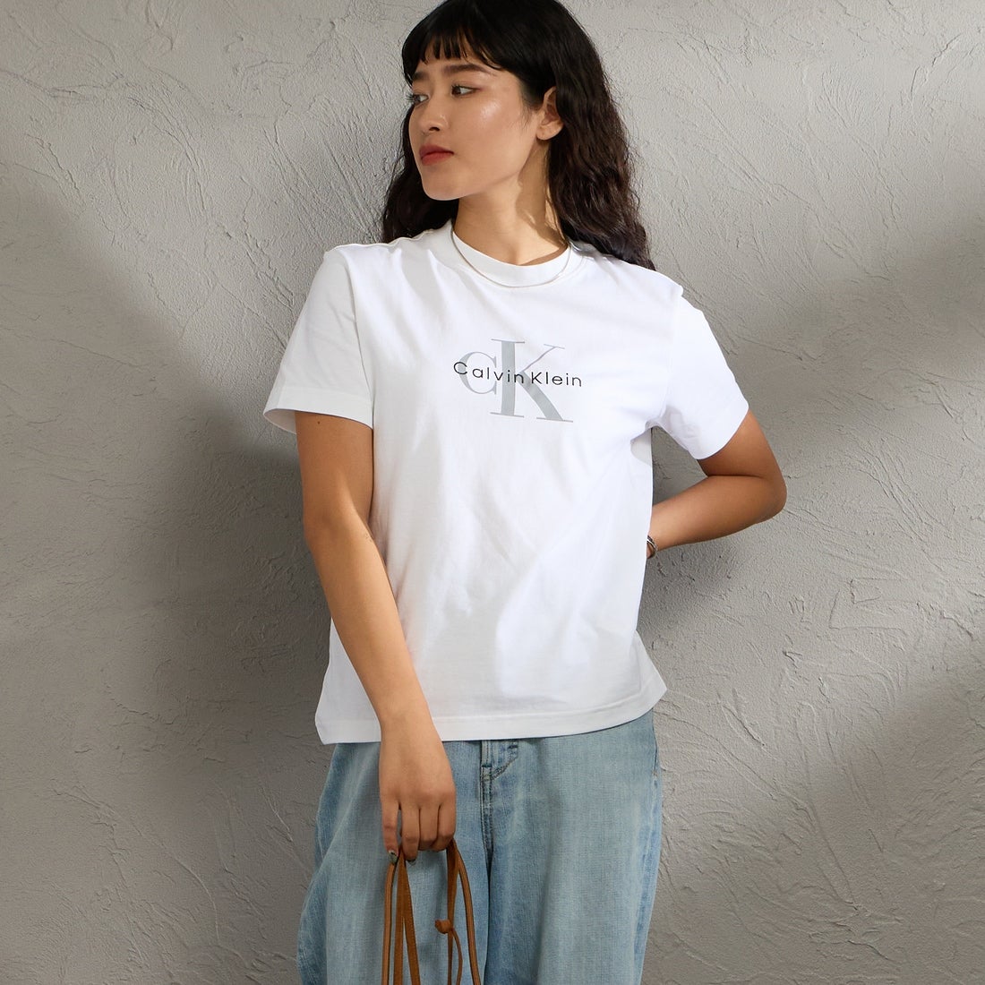 Calvin Klein [カルバンクライン] モノグラムクルーネックショートスリーブTシャツ [47B865G] YAA &&モデル身長：162cm 着用サイズ：S&&