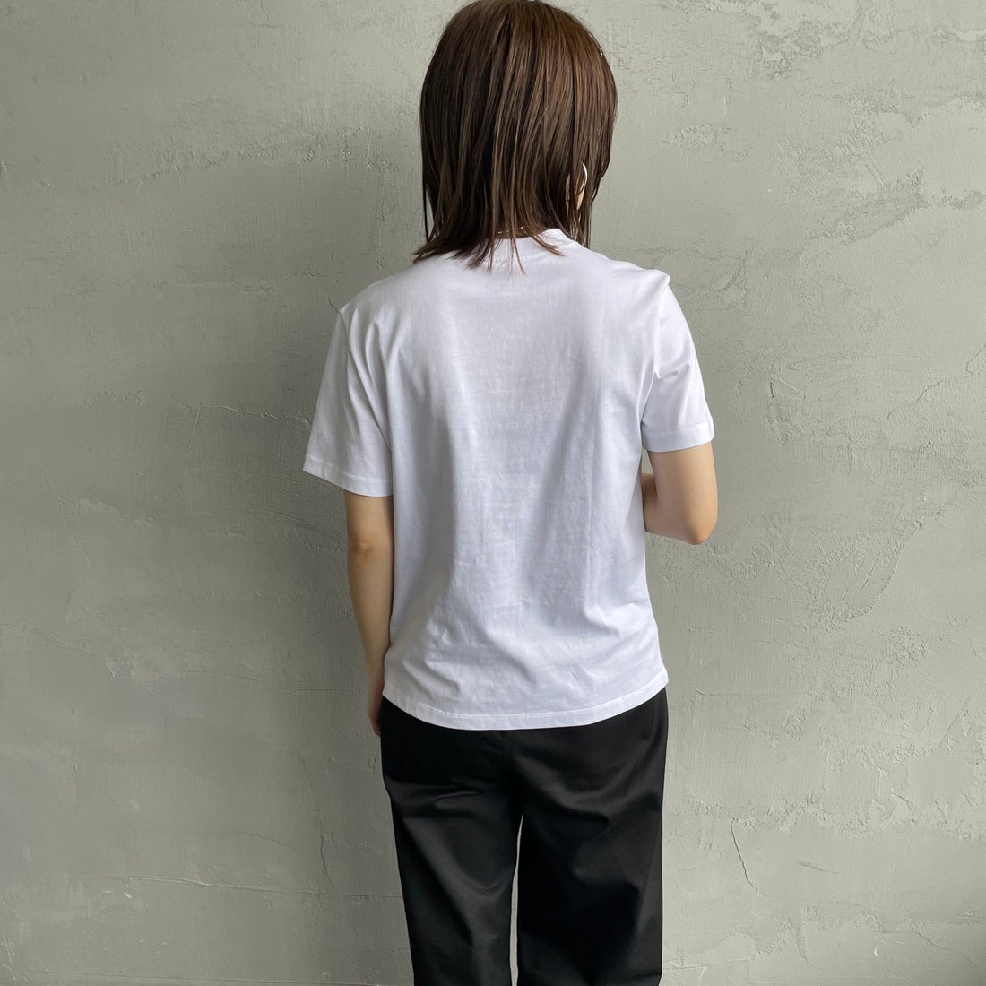 Calvin Klein [カルバンクライン] モノグラムクルーネックショートスリーブTシャツ [47B865G] YAA &&モデル身長：158cm 着用サイズ：XS&&