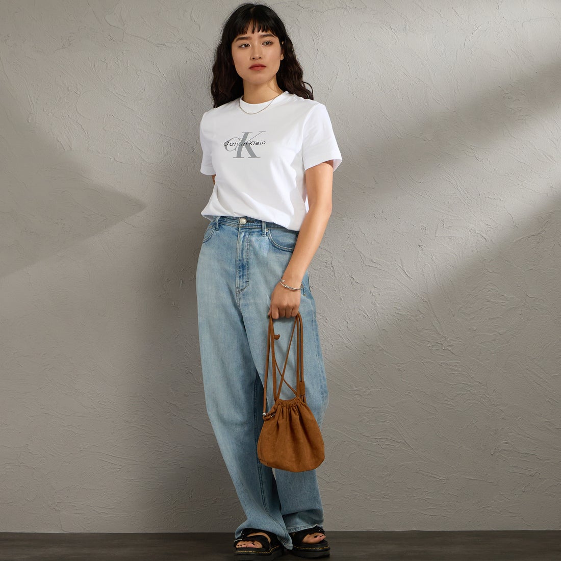 Calvin Klein [カルバンクライン] モノグラムクルーネックショートスリーブTシャツ [47B865G] YAA &&モデル身長：162cm 着用サイズ：S&&