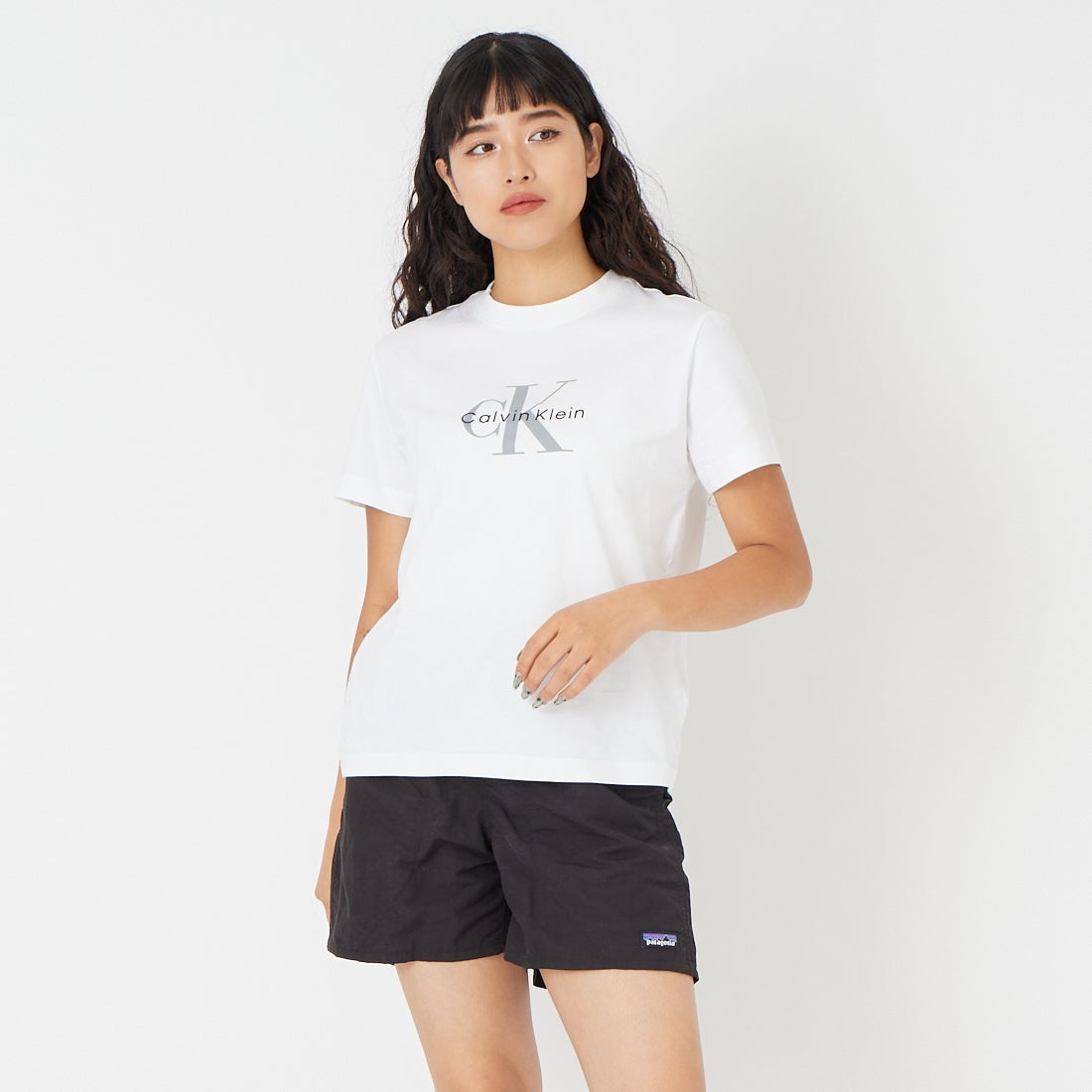 Calvin Klein [カルバンクライン] モノグラムクルーネックショートスリーブTシャツ [47B865G] YAA &&モデル身長：162cm 着用サイズ：S&&