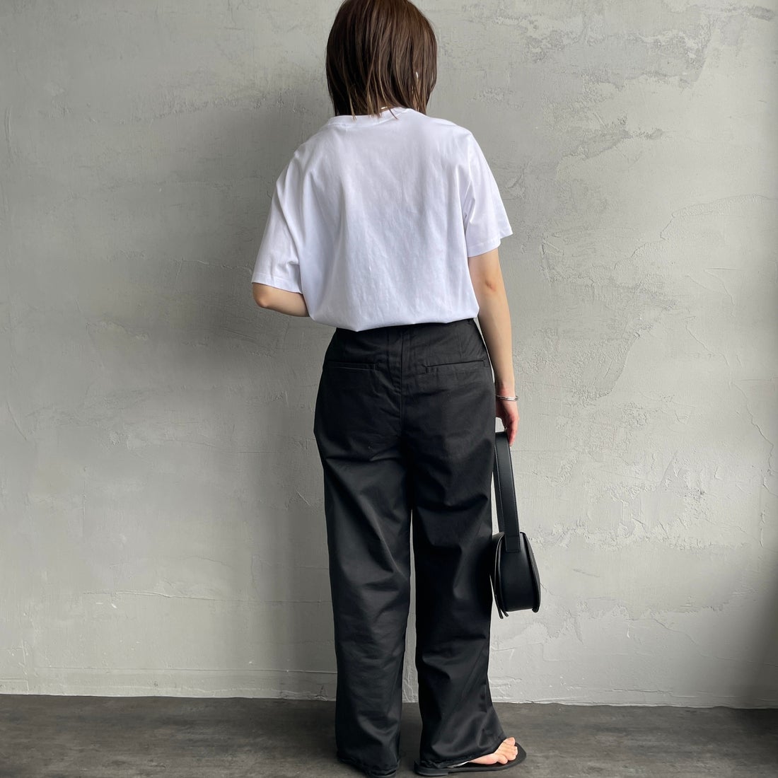 Calvin Klein [カルバンクライン] ショートスリーブモノグラムプリントTシャツ [4RB862G] YAA &&モデル身長：158cm 着用サイズ：XS&&