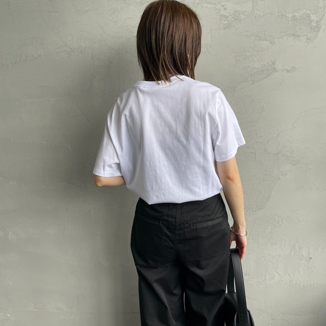 Calvin Klein [カルバンクライン] ショートスリーブモノグラムプリントTシャツ [4RB862G] YAA &&モデル身長：158cm 着用サイズ：XS&&