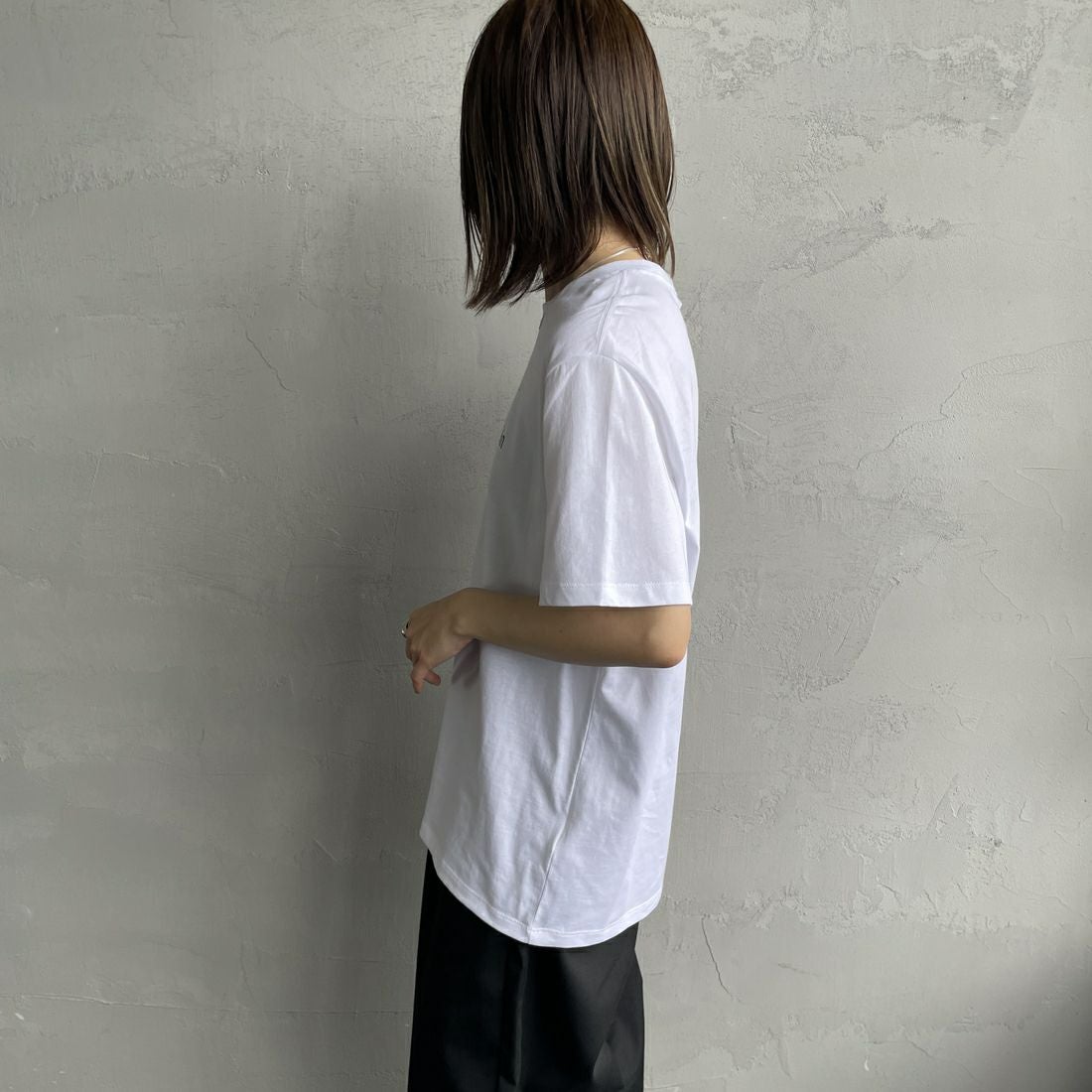 Calvin Klein [カルバンクライン] ショートスリーブモノグラムプリントTシャツ [4RB862G] YAA &&モデル身長：158cm 着用サイズ：XS&&