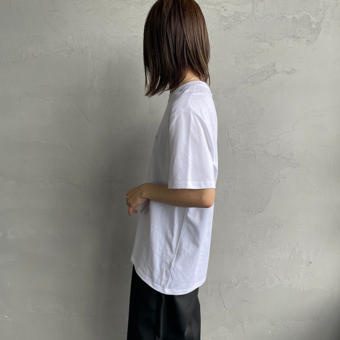 Calvin Klein [カルバンクライン] ショートスリーブモノグラムプリントTシャツ [4RB862G] YAA &&モデル身長：158cm 着用サイズ：XS&&