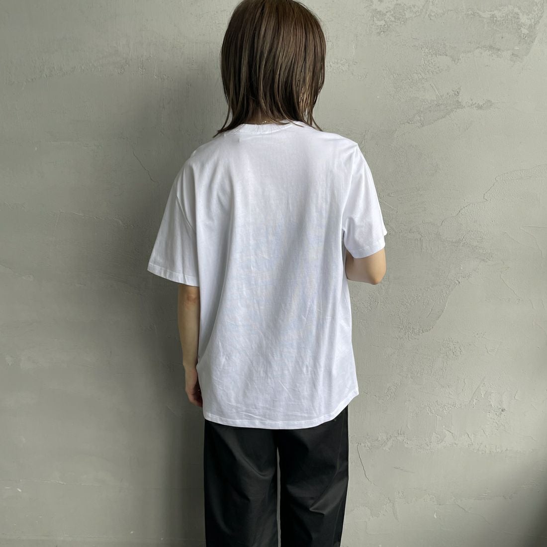 Calvin Klein [カルバンクライン] ショートスリーブモノグラムプリントTシャツ [4RB862G] YAA &&モデル身長：158cm 着用サイズ：XS&&