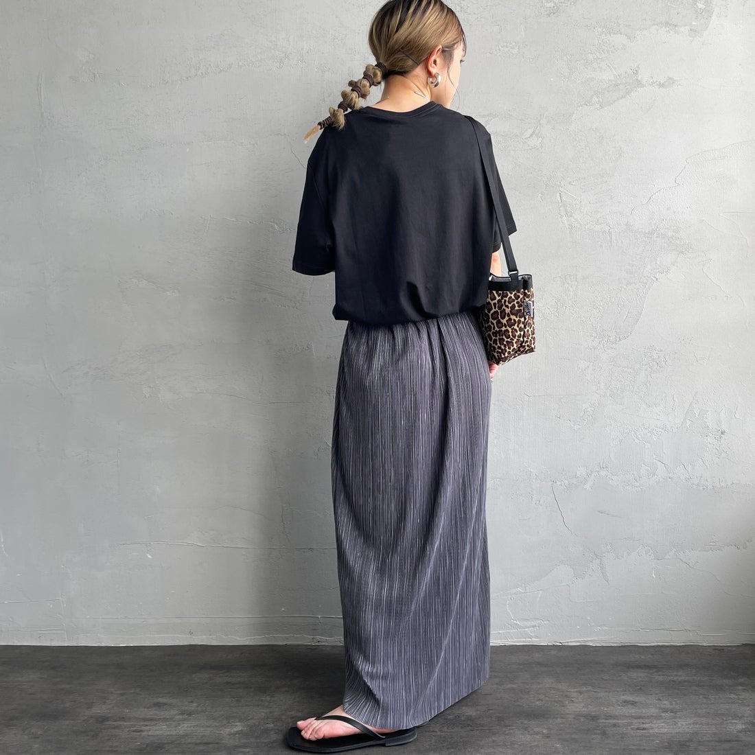 Calvin Klein [カルバンクライン] ショートスリーブモノグラムプリントTシャツ [4RB862G] UB1 &&モデル身長：150cm 着用サイズ：XS&&