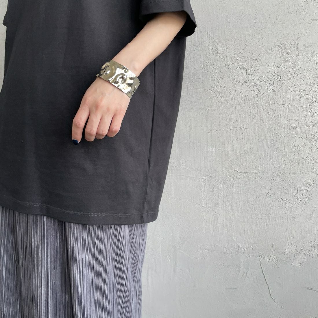 Calvin Klein [カルバンクライン] ショートスリーブモノグラムプリントTシャツ [4RB862G] UB1 &&モデル身長：150cm 着用サイズ：XS&&