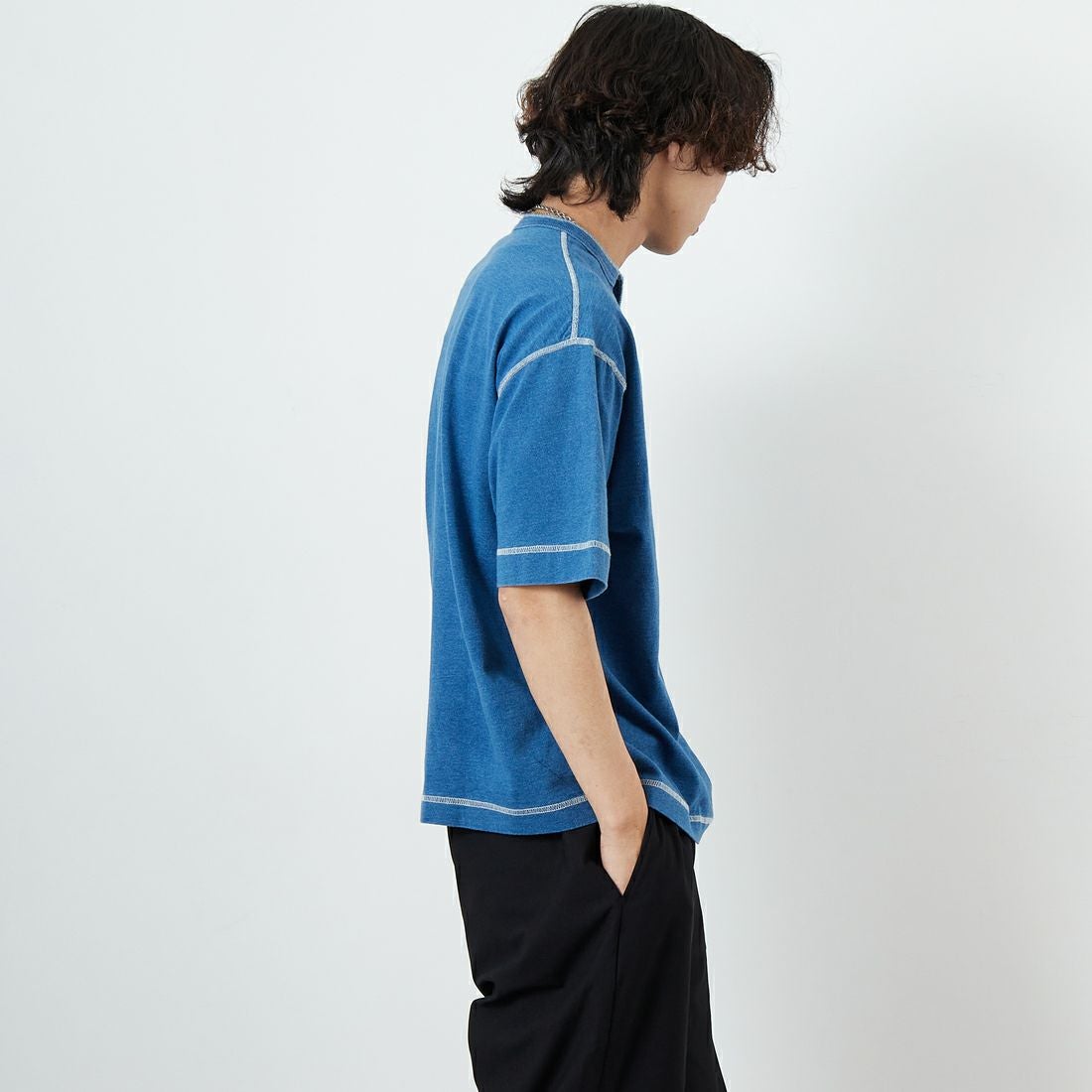 Health knit [ヘルスニット] ヘンリーネック 半袖Tシャツ(Indigo) [HR25S-M104-2] BLUE &&モデル身長：179cm 着用サイズ：L&&
