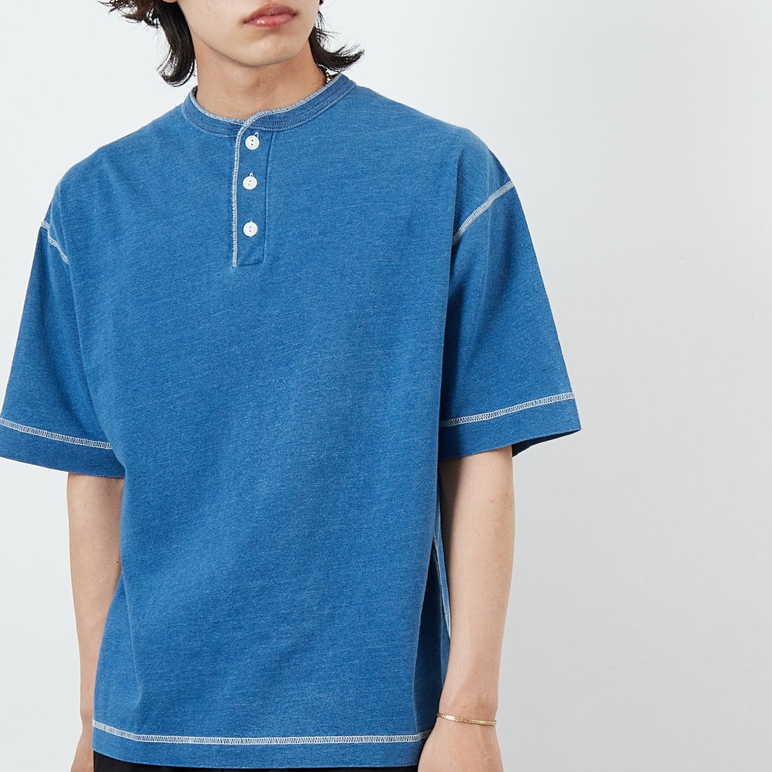 Health knit [ヘルスニット] ヘンリーネック 半袖Tシャツ(Indigo) [HR25S-M104-2] BLUE &&モデル身長：179cm 着用サイズ：L&&