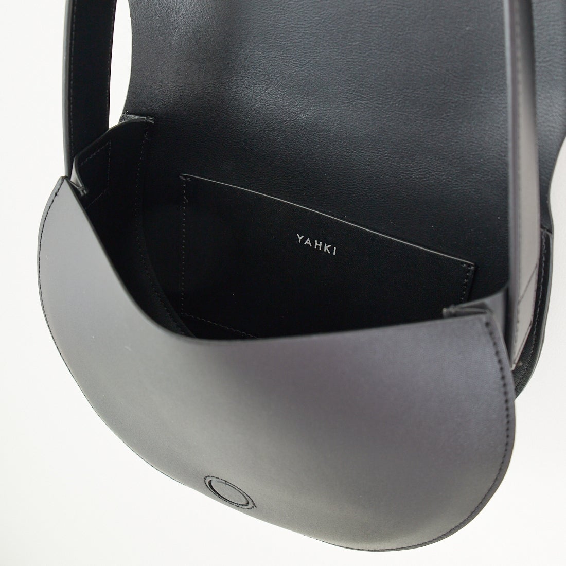 YAHKI [ヤーキ] フェイクレザー トートバッグ [YH-470V] BLACK