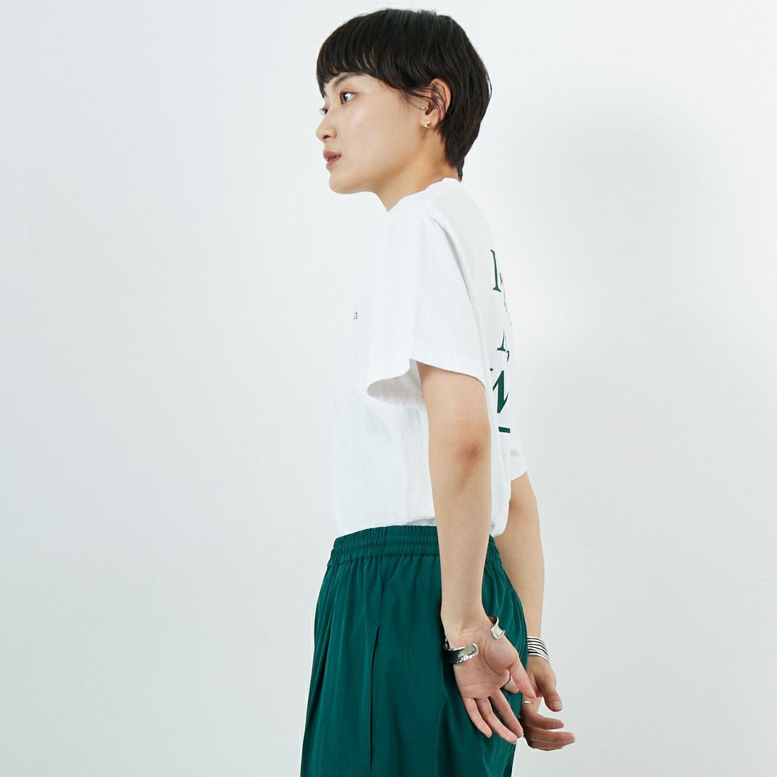 Sporty&Rich [スポーティアンドリッチ] Drink More Water Tシャツ [TO043606300] WHITE &&モデル身長：160cm 着用サイズ：S&&