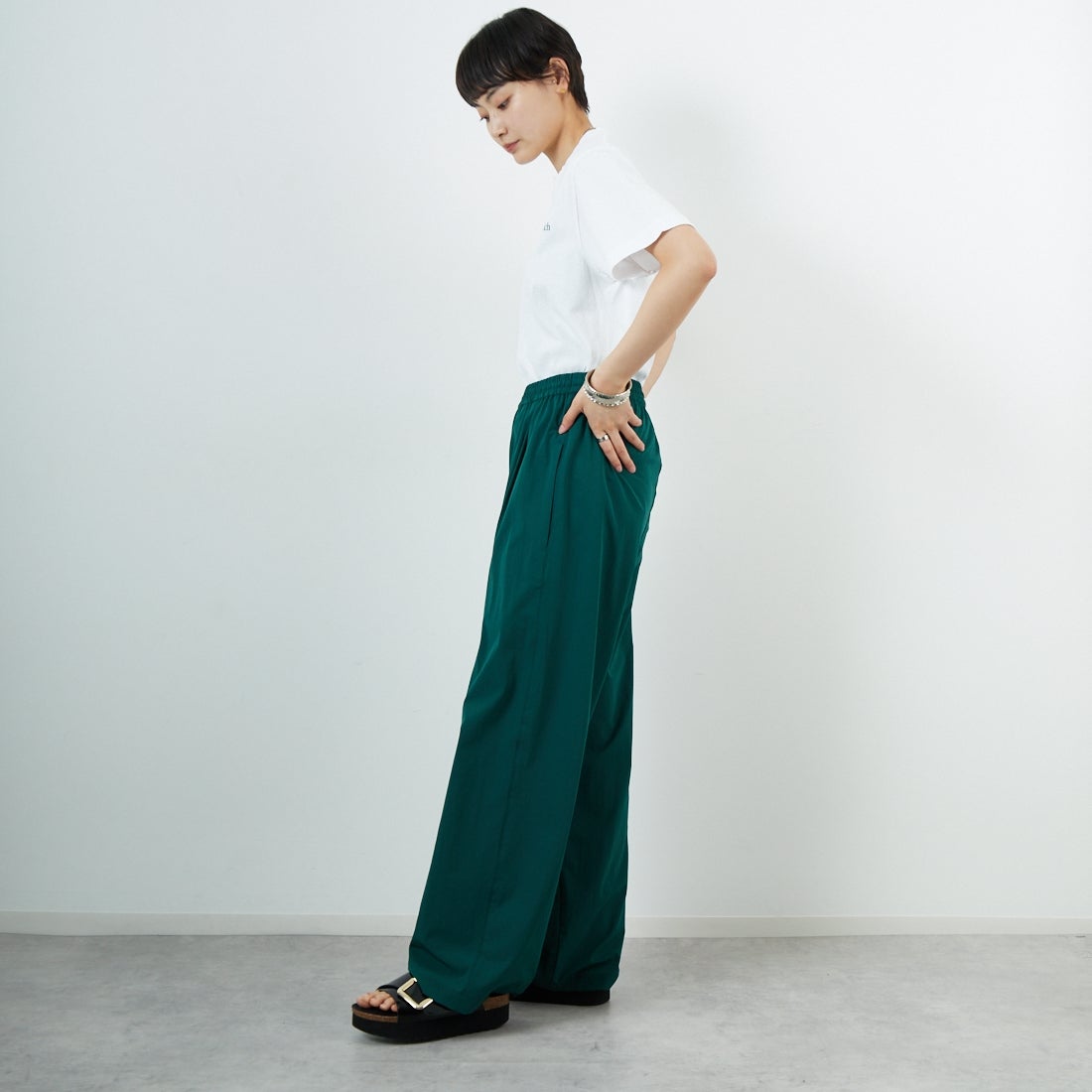 Sporty&Rich [スポーティアンドリッチ] Drink More Water Tシャツ [TO043606300] WHITE &&モデル身長：160cm 着用サイズ：S&&