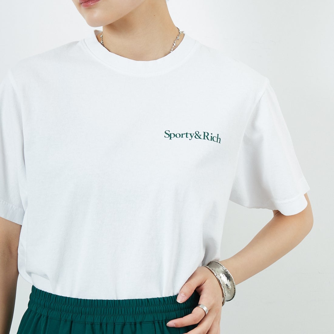 Sporty&Rich [スSporty&Rich [スポーティアンドリッチ] Drink More Water Tシャツ [TO043606300] WHITE &&モデル身長：160cm 着用サイズ：S&&ポーティアンドリッチ] Drink More Water Tシャツ [TO043606300] WHITE