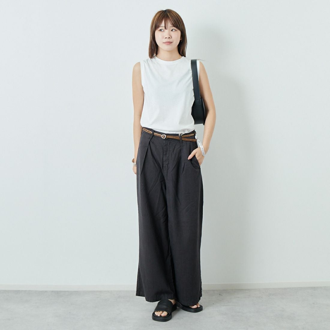 me. [ミードット] EMBRODERY タンクトップ [ME-24404] 205 OFF &&モデル身長：167cm 着用サイズ：F&&