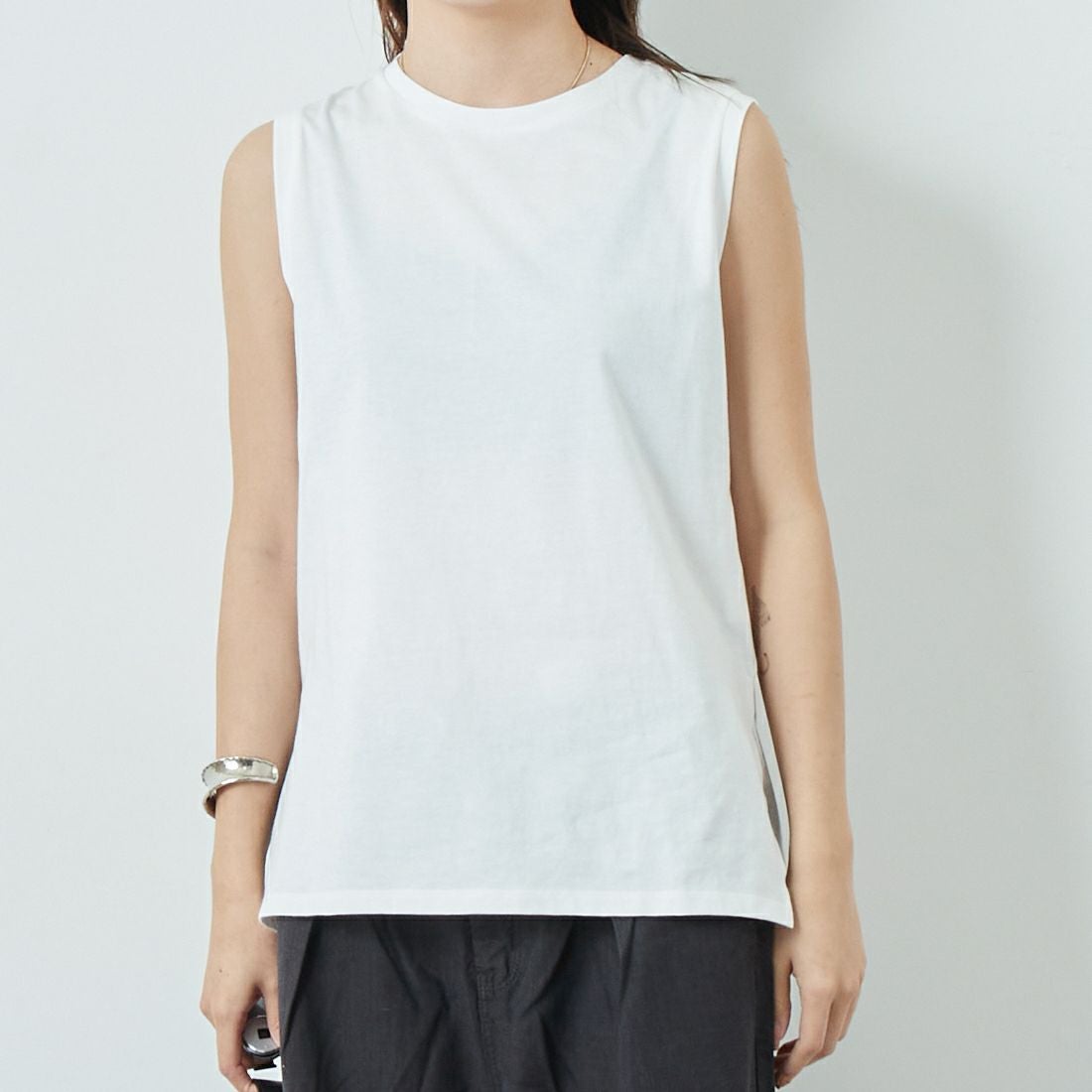 me. [ミードット] EMBRODERY タンクトップ [ME-24404] 205 OFF &&モデル身長：167cm 着用サイズ：F&&
