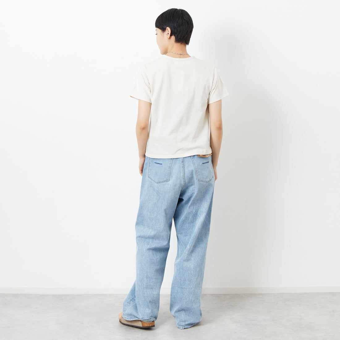 me. [ミードット] EMBRODERY ベーシックTシャツ [ME-24402] 209 ECRU &&モデル身長：160cm 着用サイズ：F&&