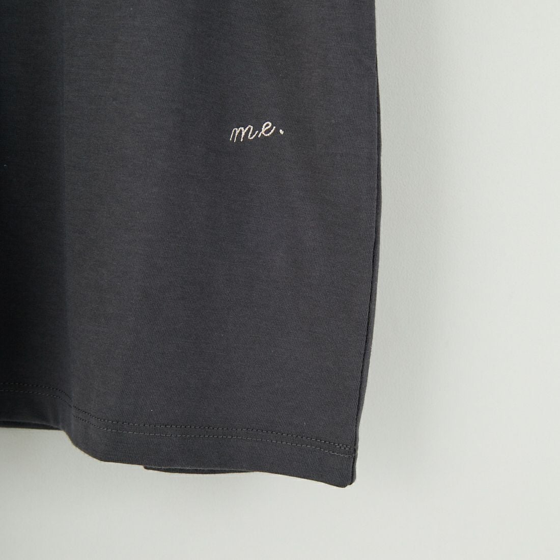 me. [ミードット] EMBRODERY ベーシックTシャツ [ME-24402] 289 CHARCO