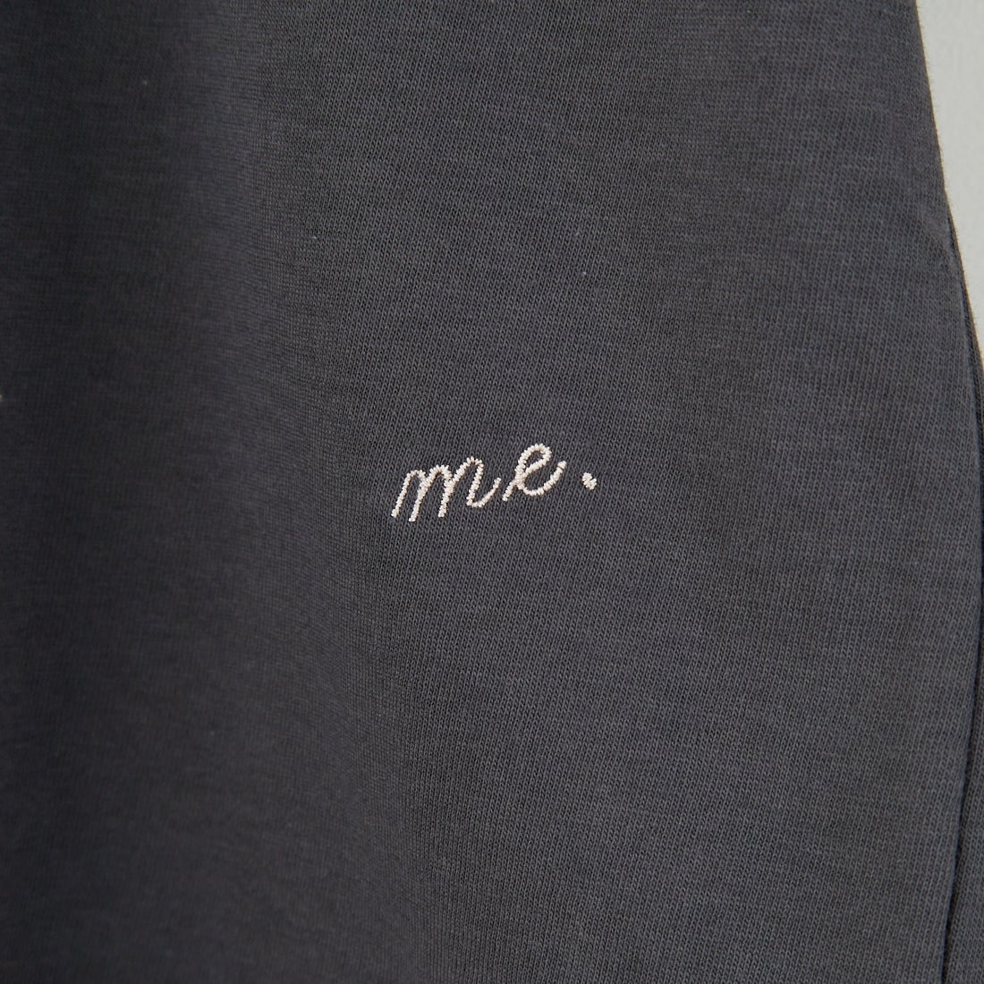 me. [ミードット] EMBRODERY ベーシックTシャツ [ME-24402] 289 CHARCO