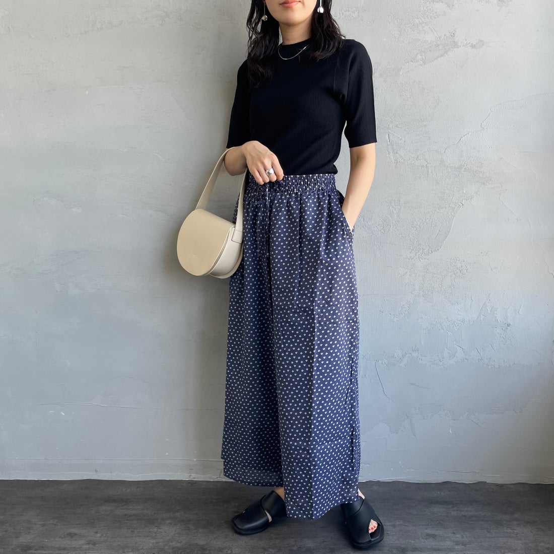 soil [ソイル] ワイドイージーパンツ [NSL25106] 3800 NVY &&モデル身長：160cm 着用サイズ：2&&