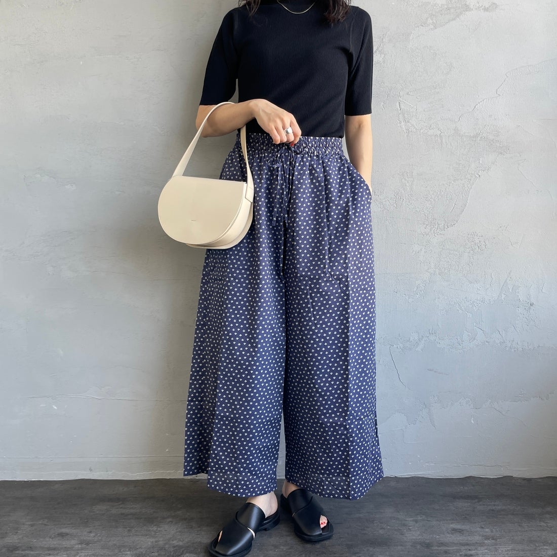 soil [ソイル] ワイドイージーパンツ [NSL25106] 3800 NVY &&モデル身長：160cm 着用サイズ：2&&