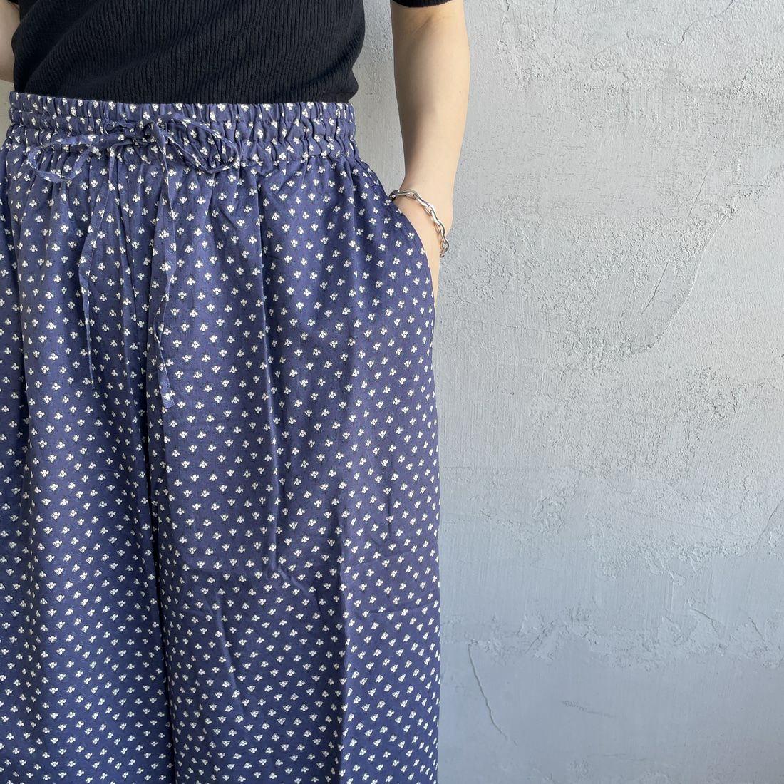 soil [ソイル] ワイドイージーパンツ [NSL25106] 3800 NVY &&モデル身長：160cm 着用サイズ：2&&