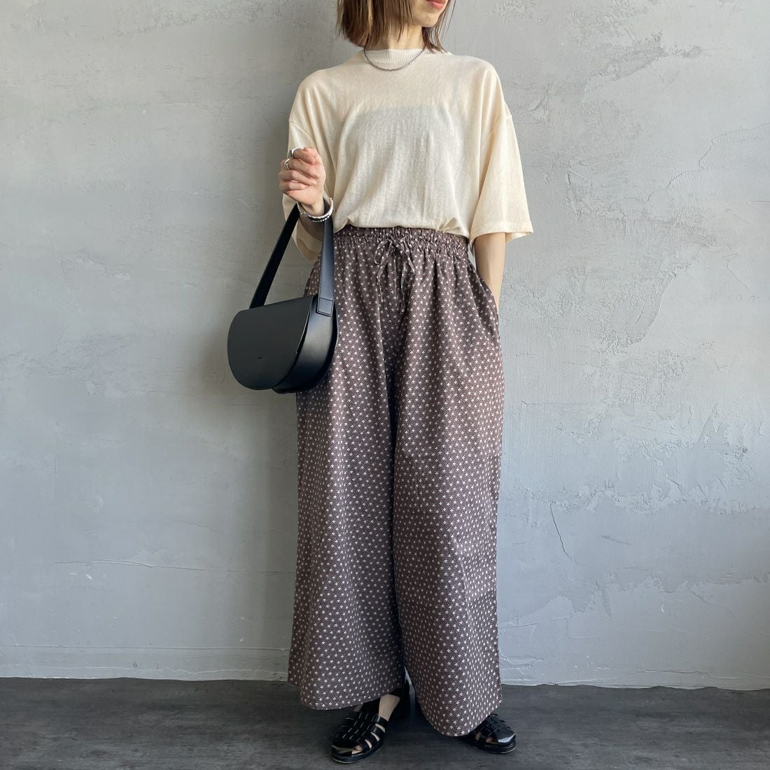 soil [ソイル] ワイドイージーパンツ [NSL25106] 8600 BRN &&モデル身長：158cm 着用サイズ：2&&