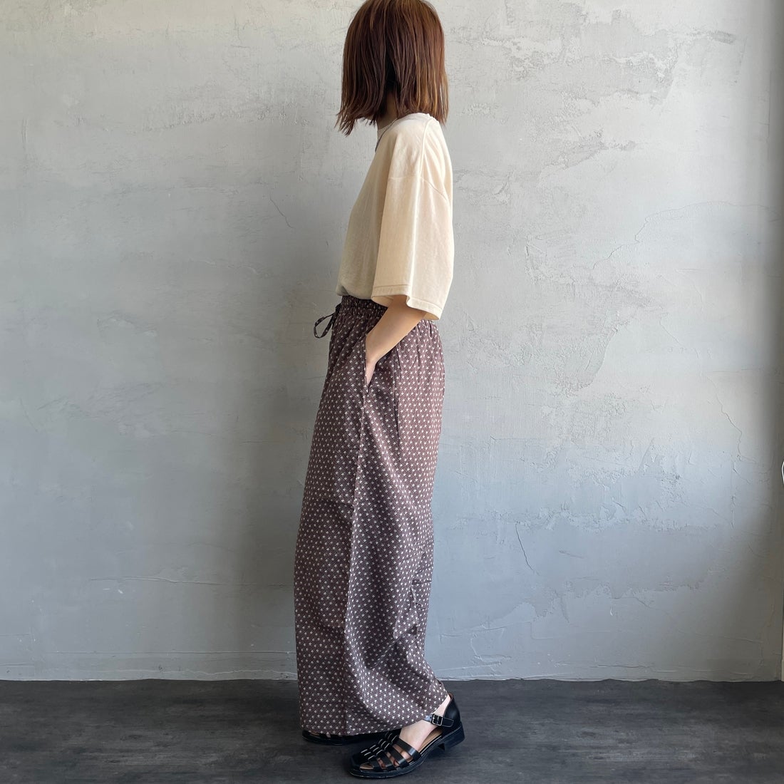 soil [ソイル] ワイドイージーパンツ [NSL25106] 8600 BRN &&モデル身長：158cm 着用サイズ：2&&