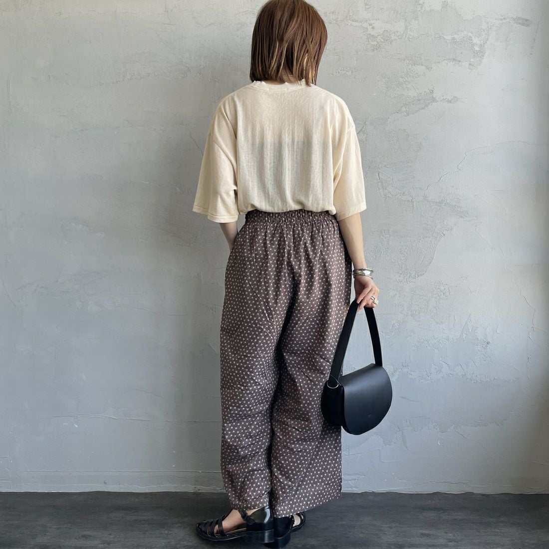 soil [ソイル] ワイドイージーパンツ [NSL25106] 8600 BRN &&モデル身長：158cm 着用サイズ：2&&