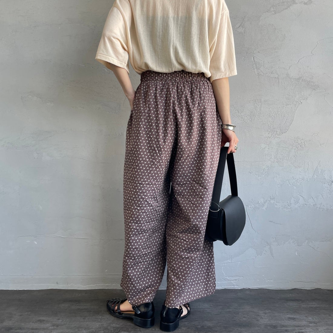 soil [ソイル] ワイドイージーパンツ [NSL25106] 8600 BRN &&モデル身長：158cm 着用サイズ：2&&