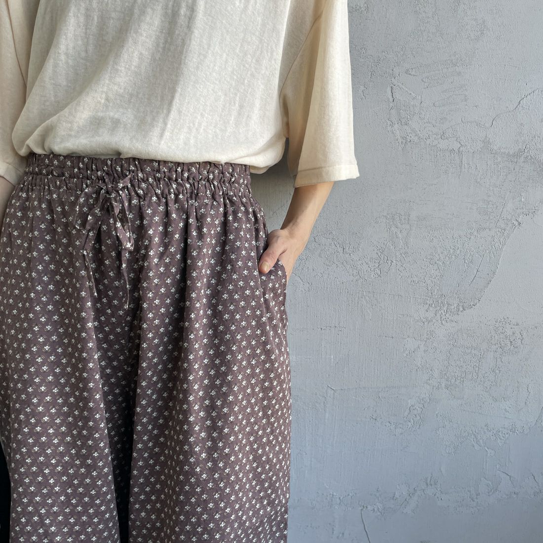 soil [ソイル] ワイドイージーパンツ [NSL25106] 8600 BRN &&モデル身長：158cm 着用サイズ：2&&