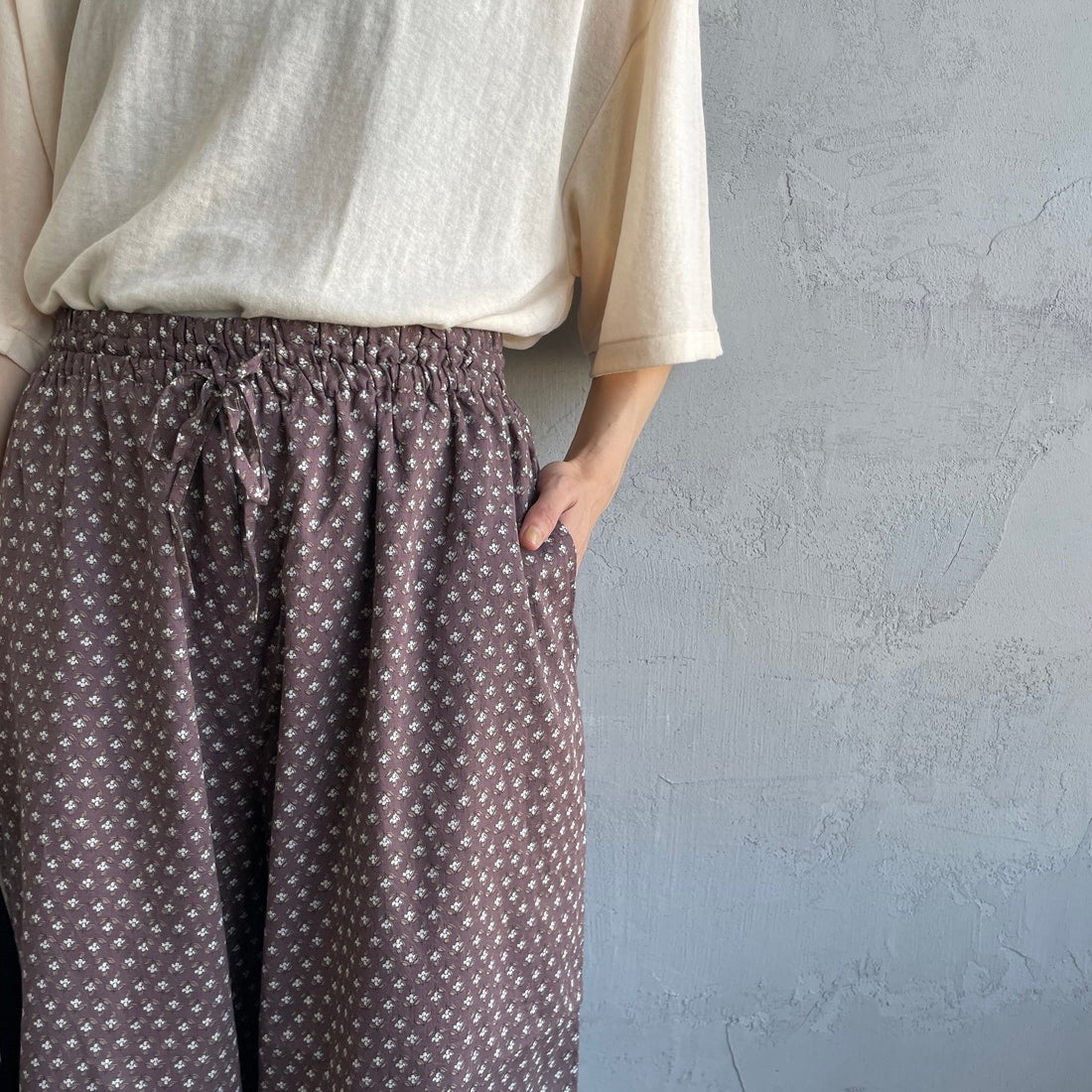 soil [ソイル] ワイドイージーパンツ [NSL25106] 8600 BRN &&モデル身長：158cm 着用サイズ：2&&