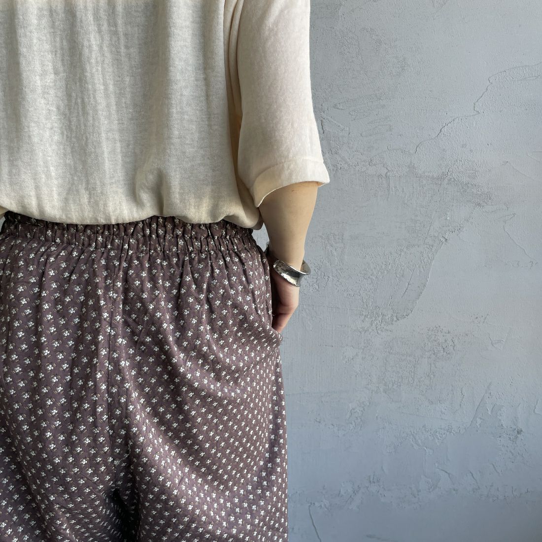 soil [ソイル] ワイドイージーパンツ [NSL25106] 8600 BRN &&モデル身長：158cm 着用サイズ：2&&