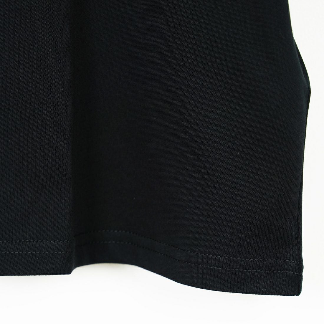 1PIU1UGUALE3 RELAX [ウノ ピゥ ウノ ウグァーレ トレ] シンプル ロゴ Tシャツ [UST-25058] SN90 BLACK