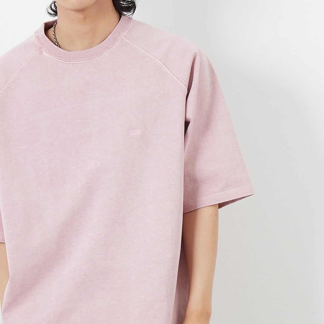 ONEITA [オニータ] ピグメント刺繍T [2522-415IN] PINK &&モデル身長：179cm 着用サイズ：L&&