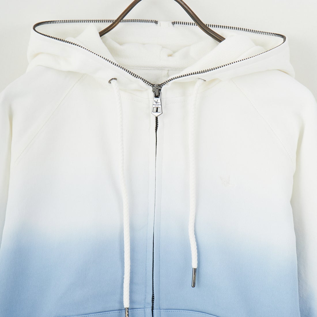 1PIU1UGUALE3 RELAX [ウノ ピゥ ウノ ウグァーレ トレ] グラデーションジョグフーディ [USO-25075] SN95 INDIG