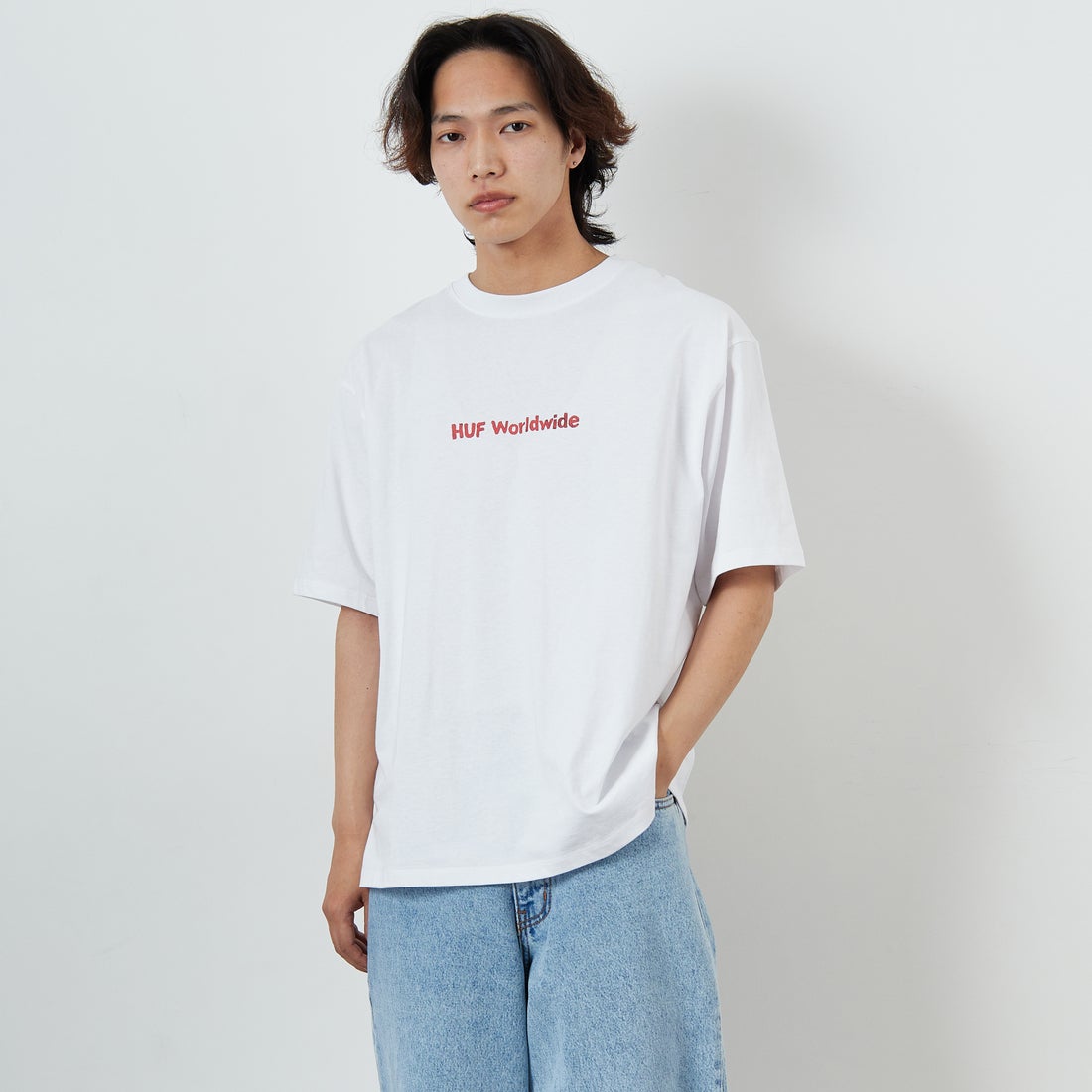 HUF [ハフ] MERIDA ショートスリーブTシャツ [TS02410] WHITE &&モデル身長：179cm 着用サイズ：L&&