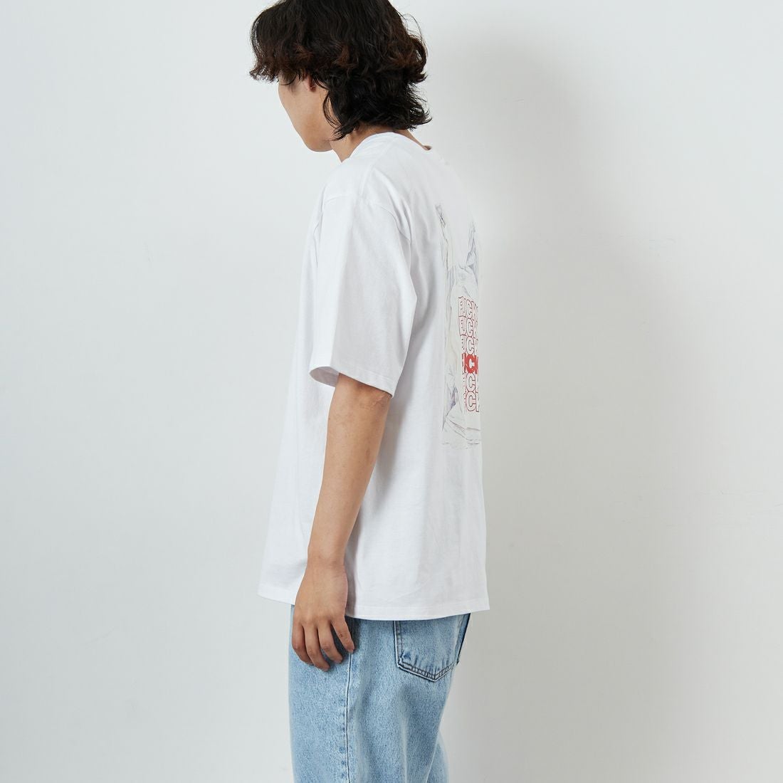 HUF [ハフ] MERIDA ショートスリーブTシャツ [TS02410] WHITE &&モデル身長：179cm 着用サイズ：L&&