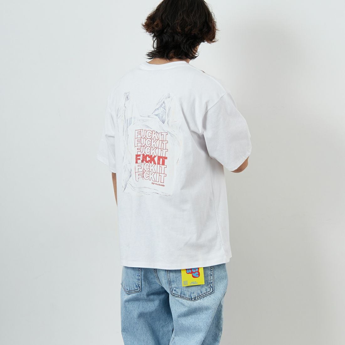 HUF [ハフ] MERIDA ショートスリーブTシャツ [TS02410] WHITE &&モデル身長：179cm 着用サイズ：L&&