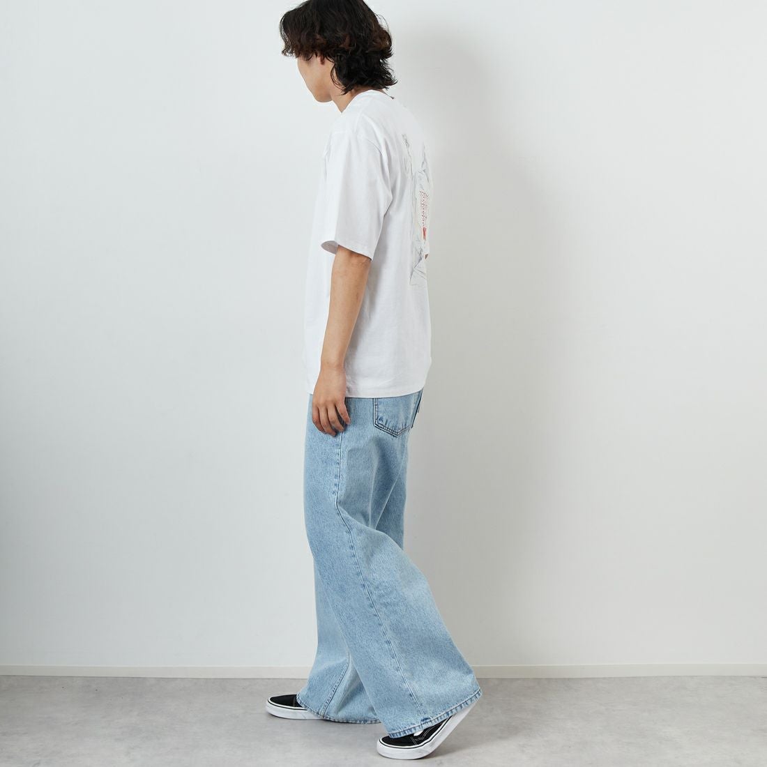 HUF [ハフ] MERIDA ショートスリーブTシャツ [TS02410] WHITE &&モデル身長：179cm 着用サイズ：L&&