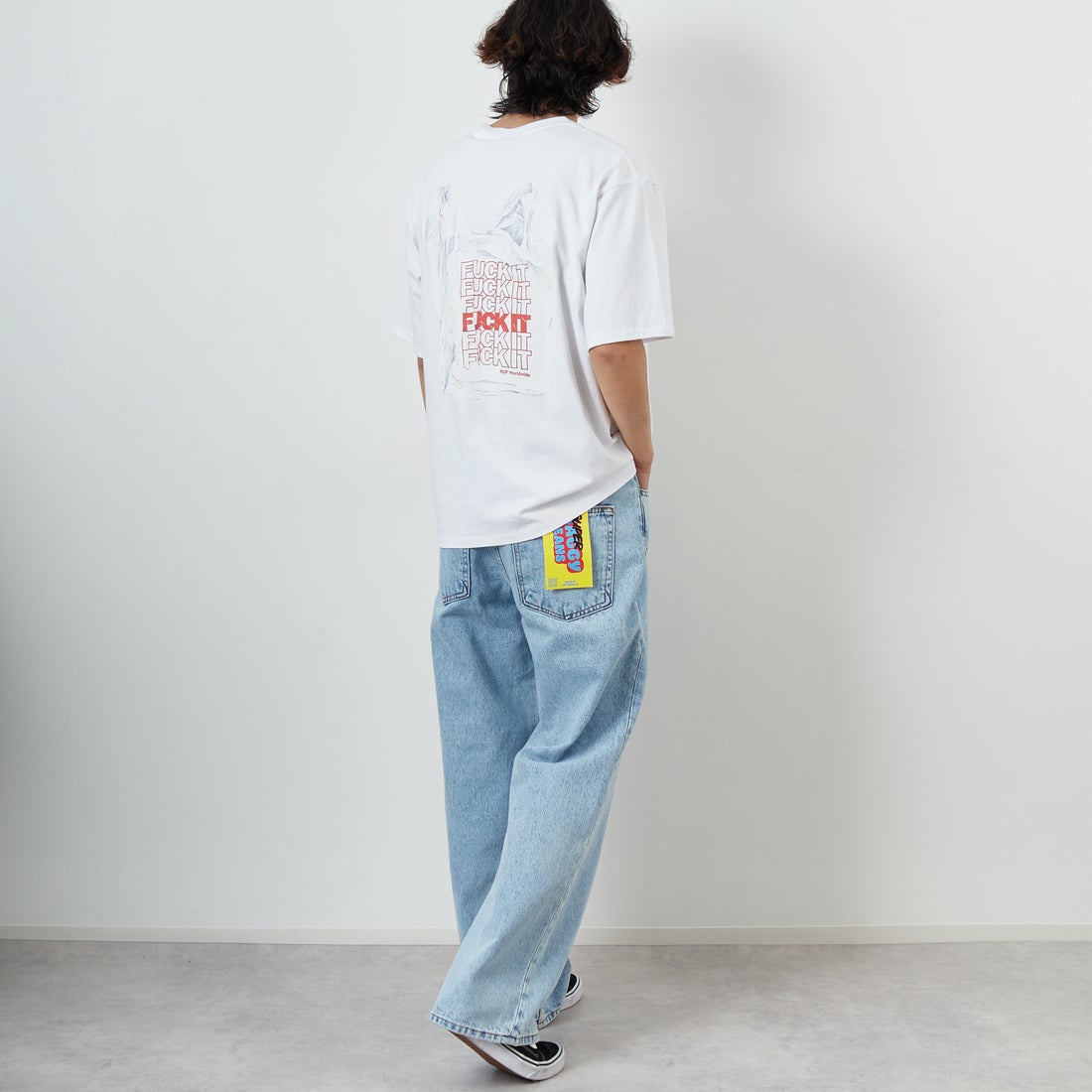 HUF [ハフ] MERIDA ショートスリーブTシャツ [TS02410] WHITE &&モデル身長：179cm 着用サイズ：L&&