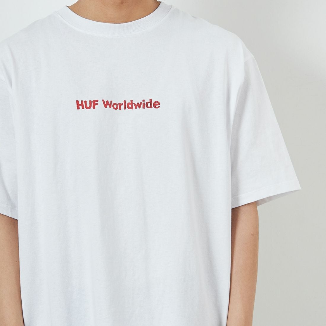 HUF [ハフ] MERIDA ショートスリーブTシャツ [TS02410] WHITE &&モデル身長：179cm 着用サイズ：L&&