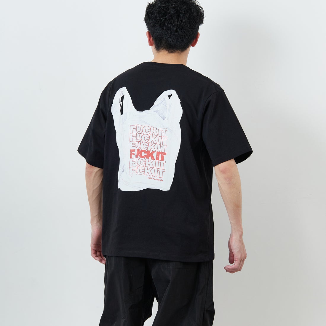HUF [ハフ] MERIDA ショートスリーブTシャツ [TS02410] BLACK &&モデル身長：168cm 着用サイズ：M&&