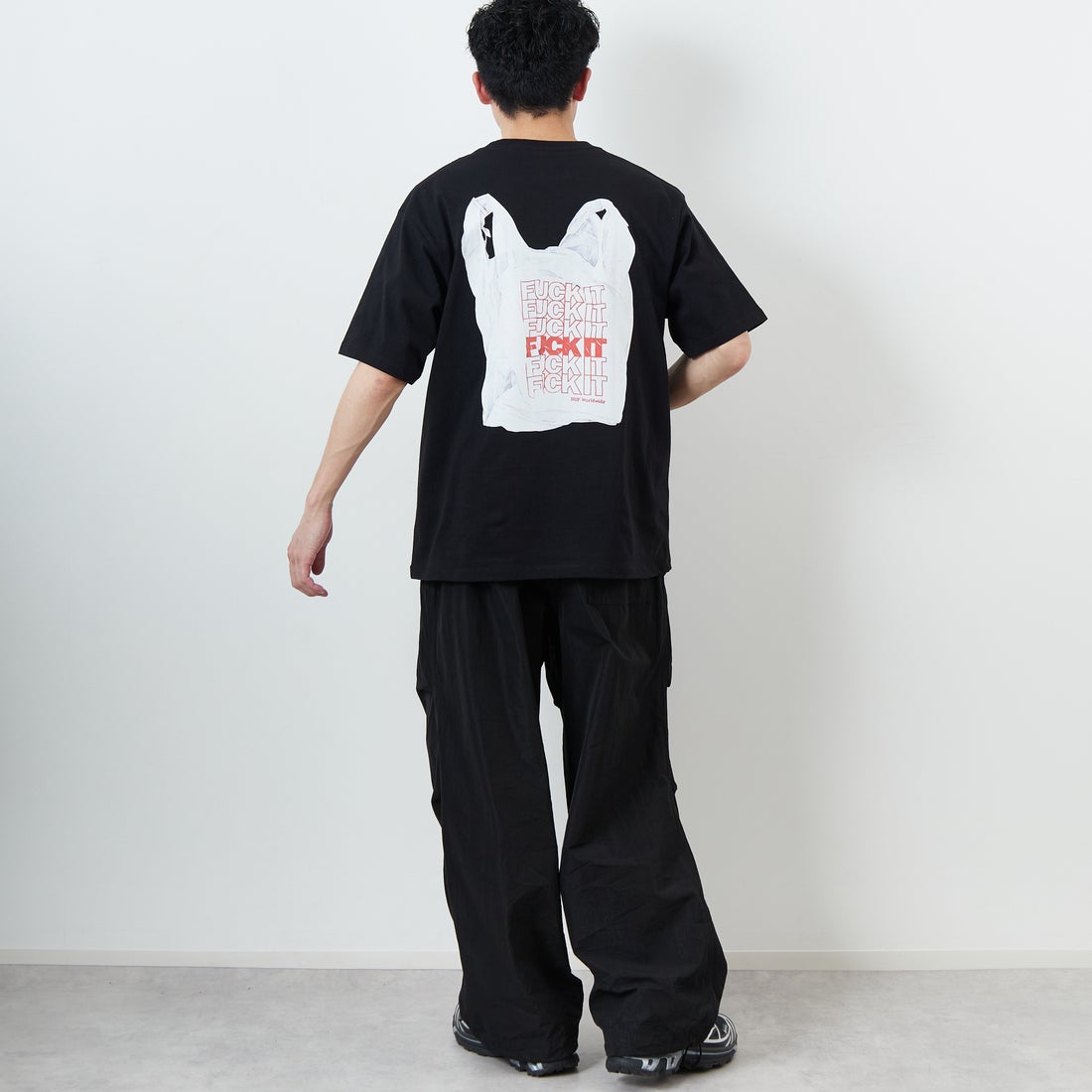 HUF [ハフ] MERIDA ショートスリーブTシャツ [TS02410] BLACK &&モデル身長：168cm 着用サイズ：M&&