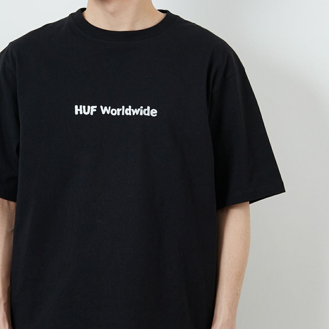 HUF [ハフ] MERIDA ショートスリーブTシャツ [TS02410] BLACK &&モデル身長：168cm 着用サイズ：M&&