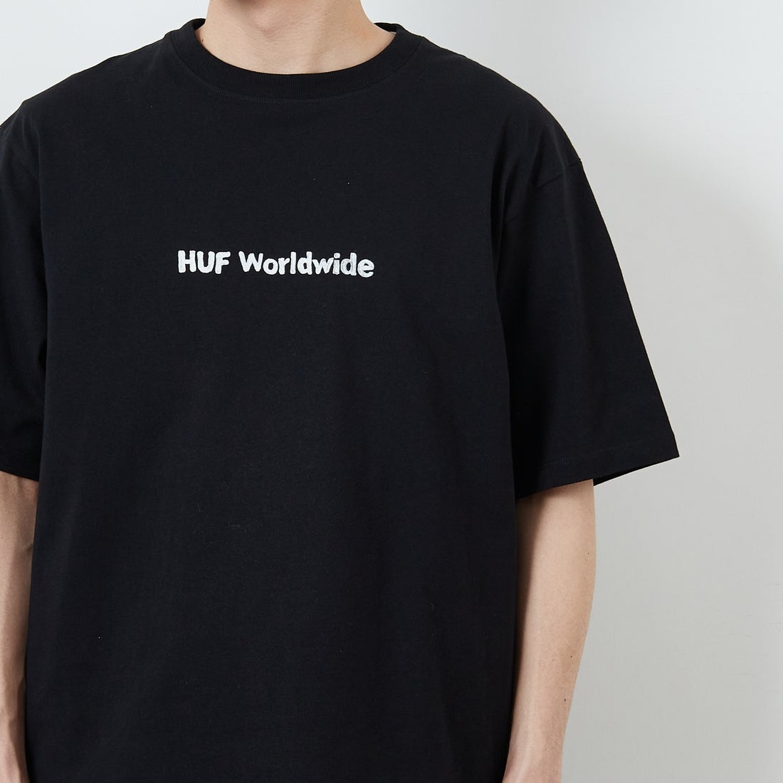 HUF [ハフ] MERIDA ショートスリーブTシャツ [TS02410] BLACK &&モデル身長：168cm 着用サイズ：M&&