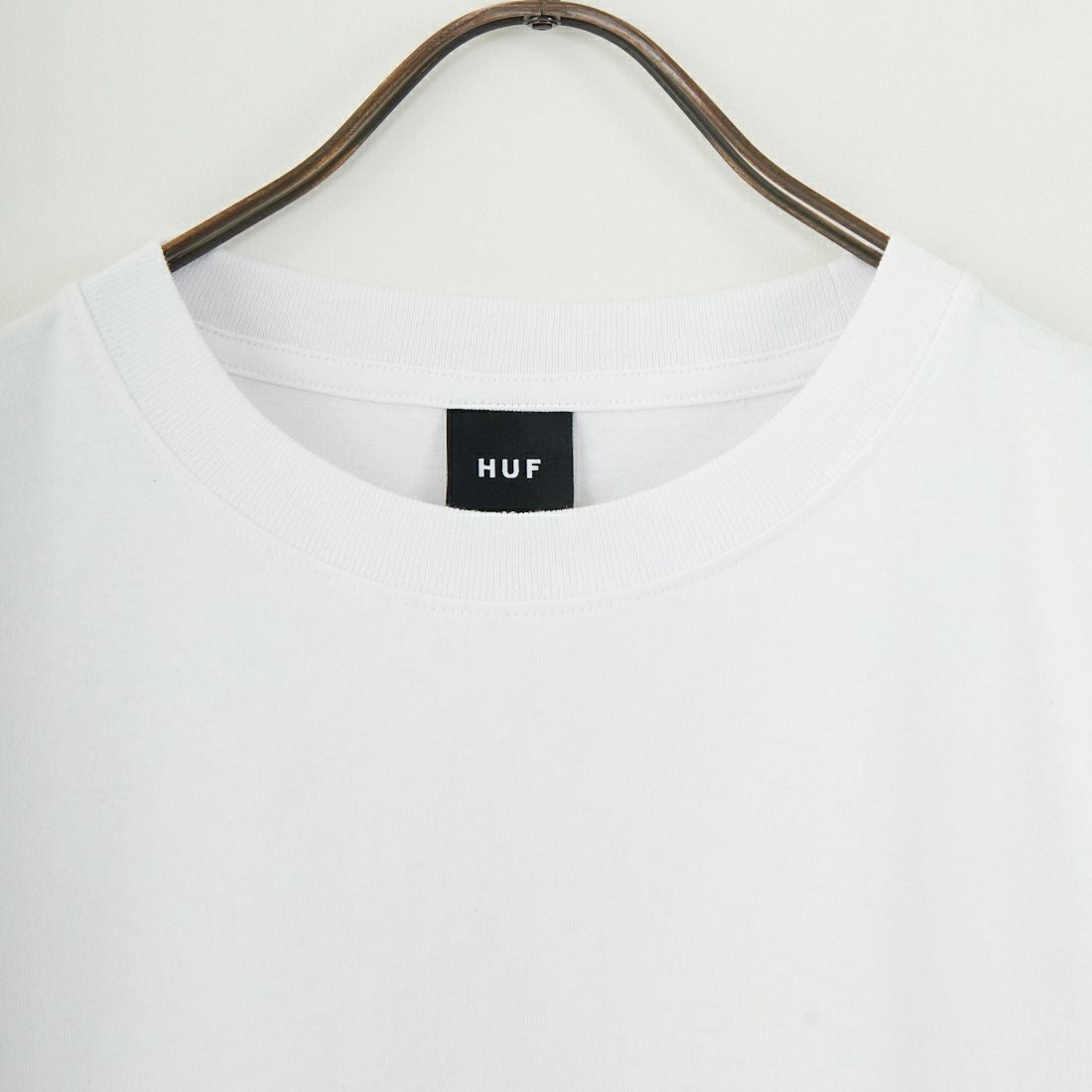 HUF [ハフ] MERIDA ショートスリーブTシャツ [TS02410] WHITE