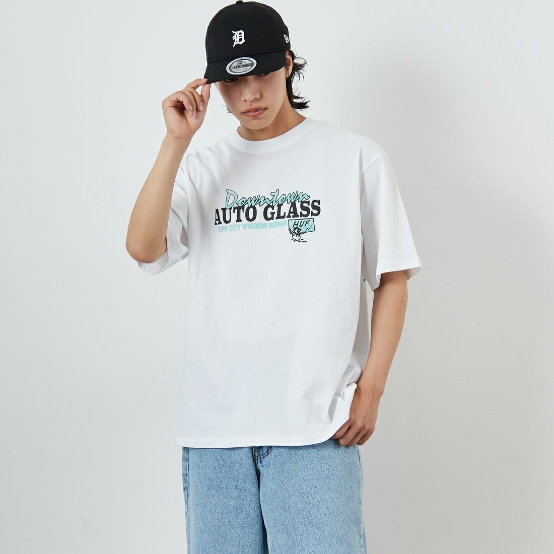 HUF [ハフ] AUTO GLASS ショートスリーブTシャツ [TS02413] WHITE &&モデル身長：179cm 着用サイズ：L&&