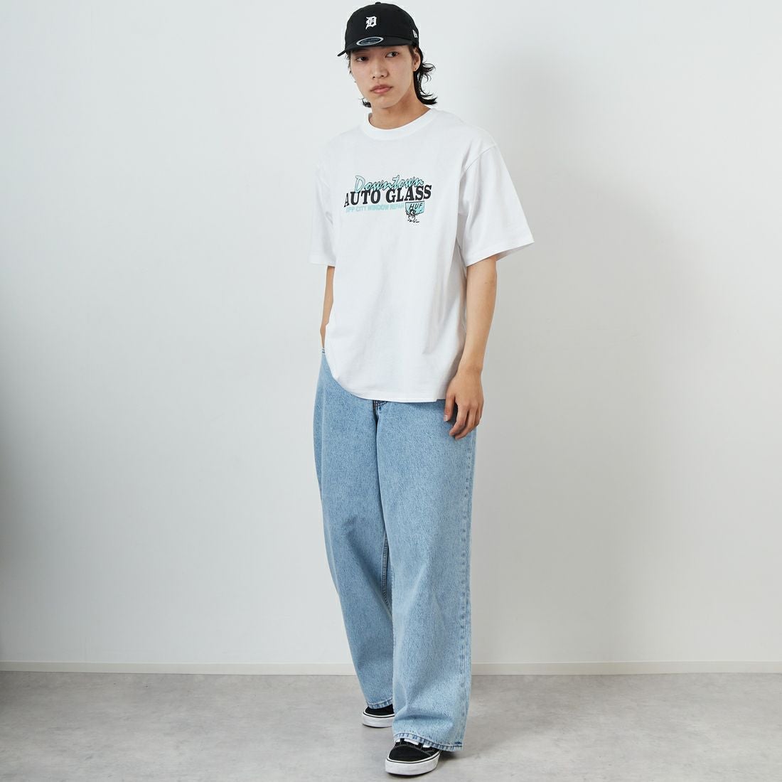 HUF [ハフ] AUTO GLASS ショートスリーブTシャツ [TS02413] WHITE &&モデル身長：179cm 着用サイズ：L&&